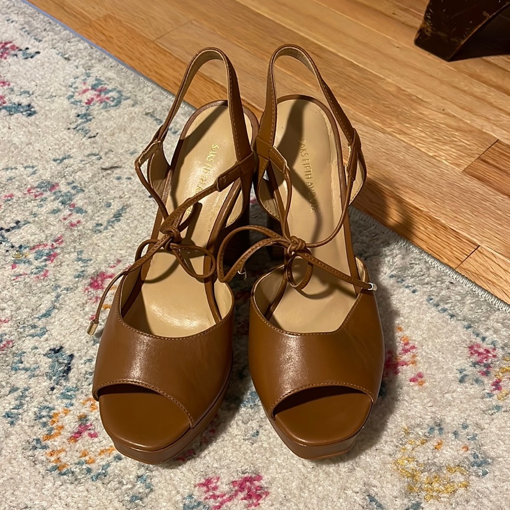 Saks Fifth Avenue size 6.5 heel